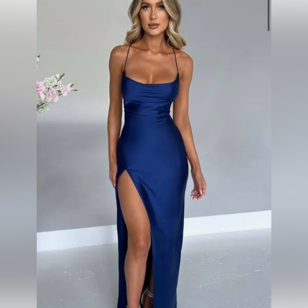 I’ve only worn it once; I want someone to get another use of this pretty dress!